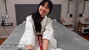 Hey baebi hel 😍 opens shaved legs wide in leather bondage gear on bed!