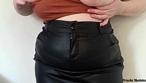 Young Horny Girl Inserts Vibrator in Pussy Leaves It In for Secret Shopping Trip