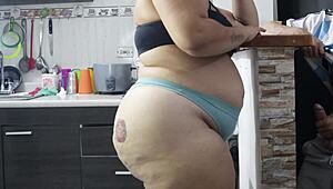 follando la milf latina en la cocina con verga monstruosa hasta squirt