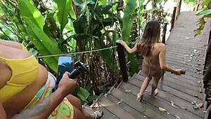 Aventura na praia: cuckold watches hairy african wife get pussy licked publicly on beach with humiliation 😏🌴