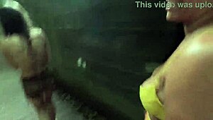 Aventura na praia: cuckold watches hairy african wife get pussy licked publicly on beach with humiliation 😏🌴
