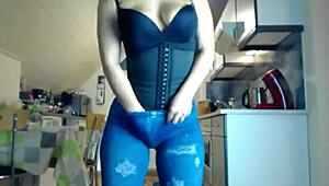 Sexydea Fingers Pussy Wild on Live Webcam Show