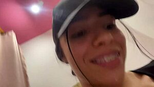 zorra caliente me sorprendio atrapada probandose bikini tetas perfectas culo grande dios mio