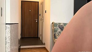 Oops I dropped my towel flashing big tits ass to delivery guy