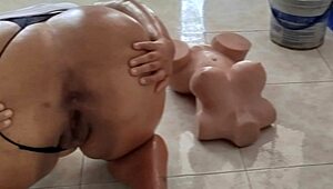 Chubby Colombian shakes huge ass masturbating juicy pussy