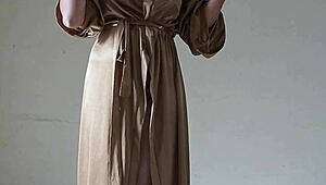 damn my big ass feels huge in this satin robe, wanna see me tease it? 