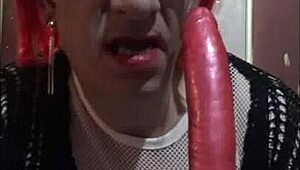 i'm mark wright, this bisexual crossdresser's ass rides dildo then sucks it atm... wishin it was urs