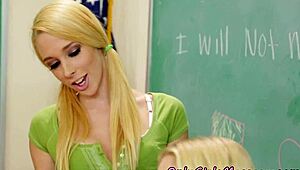 les teacher scissors student's wet pussy 😍