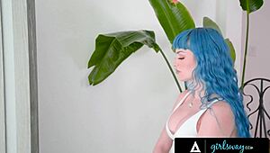 Uncomfortable Jewelz Blu Caught Nudist Roommate Gizelle Blanco Teasing Lick