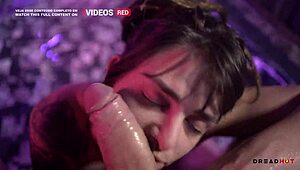 Dread Hot Gives Deepthroat Blowjob in Bath Tub Ends with Cumshot