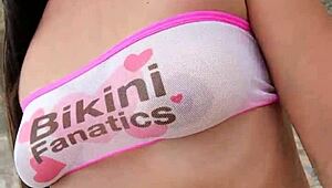 damn bikini babe flashes her sexy curves right on the crowded beach!