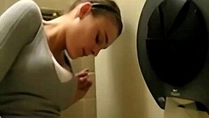 omg i cum so quick masturbating in this toilet