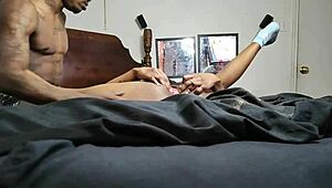 Thr33gtv Eats Choklatee's Pretty Pink Pussy Smother!
