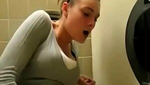 omg i cum so quick masturbating in this toilet