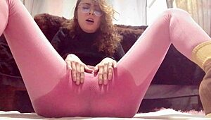 mexicana caliente squirts hard from dildo in cell, que rico