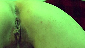 Porno Slut Gets Her Coochie Stretched By A Gloved Fist