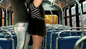 Follando en bus transporte publico en movimiento ojala se pueda repetir