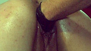 Porno Slut Gets Her Coochie Stretched By A Gloved Fist