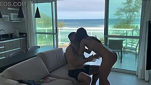 cheguei da praia e gozei gostoso no pau do bandido