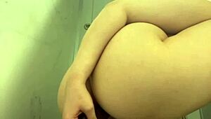 bbw teen reaches extreme orgasm while squirting in gym