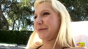 Two blondes lick and grind on the bed