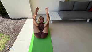 Blonde yoga trainer gets fucked outdoors in park