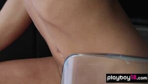 Nikki Leigh shows her tits?
