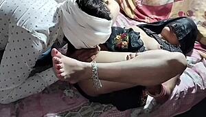 Indian beautiful bhabhi pisses in black saree