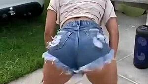 Twerk Perra With Huge Ass Now!