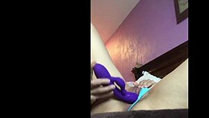 Masturbandome rico con mi dildo para el amigo