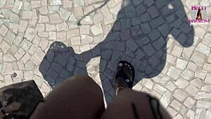 Ele me ajudou tirando uma foto na praia e eu tirei minha calcinha e exibi minha cuceta gulosa pra ele macetar babei no pau e sentei por cima tomara que ele n�o tenha namorada