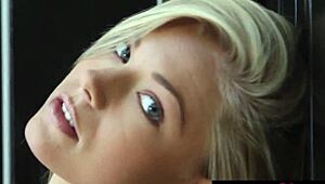 Nikki Leigh shows her tits?