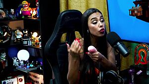Didy reis shows her beautiful breasts during podcast