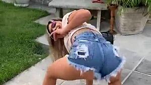 Twerk Perra With Huge Ass Now!
