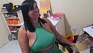 o corno pediu pra esposa ir pra balada sozinha e levar gozada dentro da bucetinha e voltar pra ele arrombada de varios machos