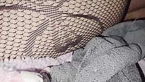 Cum on girlfriends big ass in tights while she rests