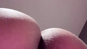 can barely fit it in yummy squirt