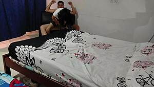 venezolana milf delgada seduce y es follada por cliente colombiano en caracas