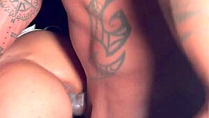 arrebentei a casadinha gostosa no bar e fodi gostoso na cabine 😈🍆