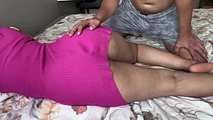 Arab stepsister فيلم عربي لميلفاية متجوزه مرافقة شاب جايباه البيت صورها و هي بتقلع الكلوت و تركب تتنطط علي زوبره تمتعه بكوسها