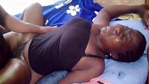 Naija amateurs ride big black cock and squirt on bed