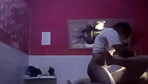colombiana prestamista mamando verga y follando