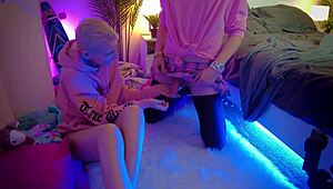cozy masturbation session in front of girl