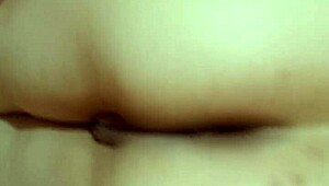 Pillada masturbándose y no me resisto y le reemplazo