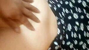 Pillada masturbándose y no me resisto y le reemplazo