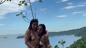 casal de namoradas lesbicas fazem sexo em praia do rj