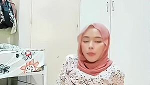 beauty malay hijab solo fingering to wet orgasm