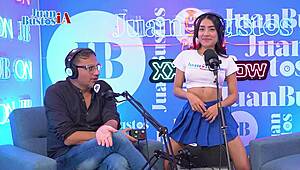 petite brunette mayraoficial cums crazy on sybian machine
